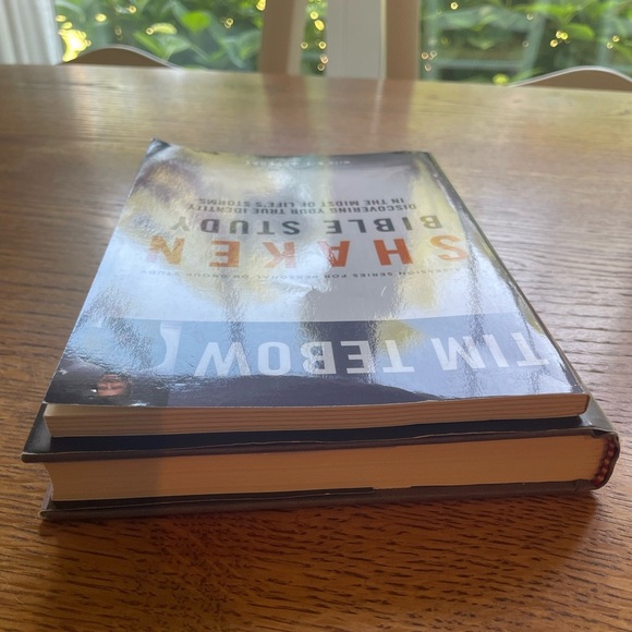Shaken hardcover book by Tim Tebow and accompanying Bible study workbook - Picture 2 of 6